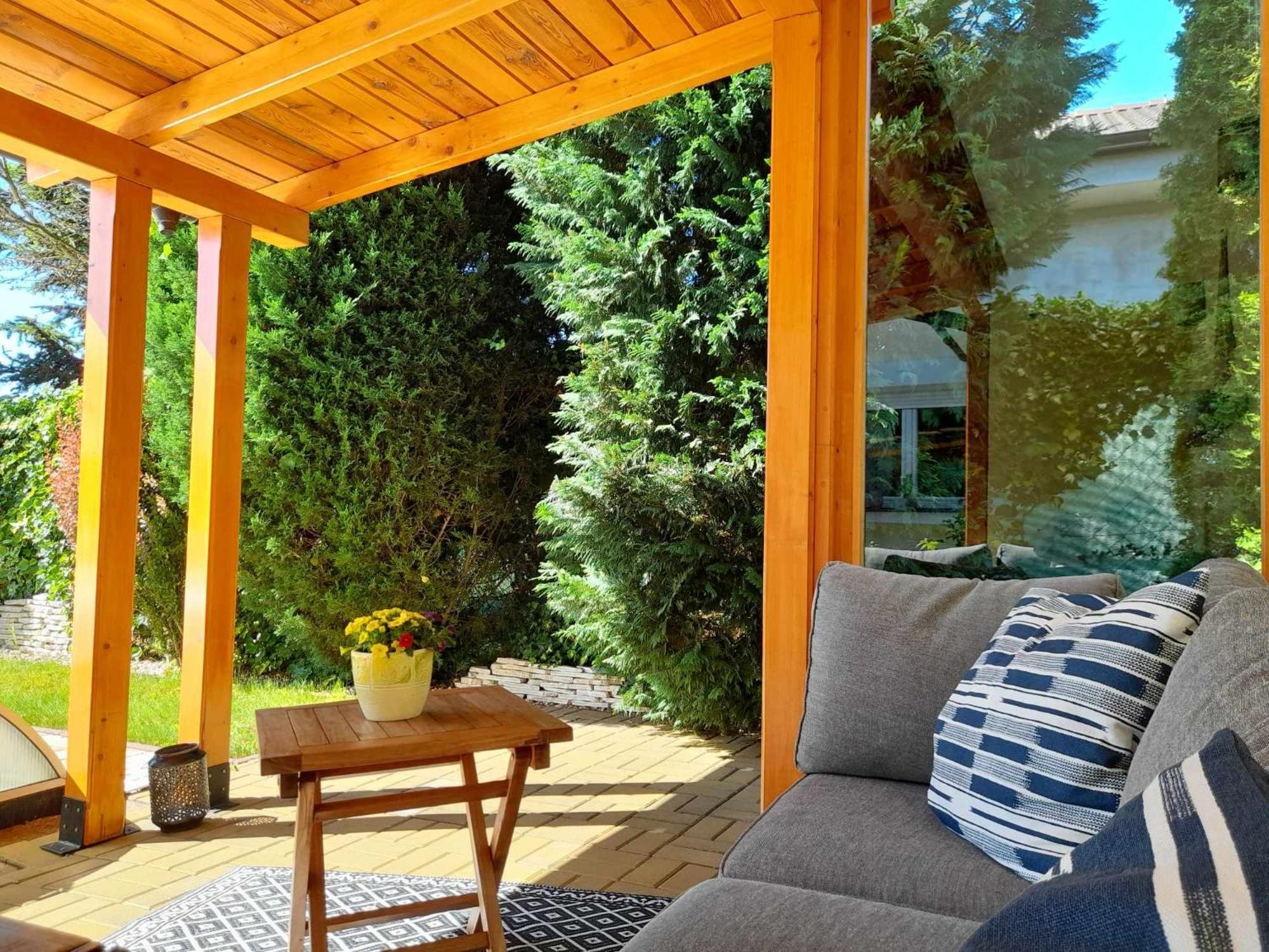 Canadian Style House With 3D Effect Pool Vinosady Exterior photo