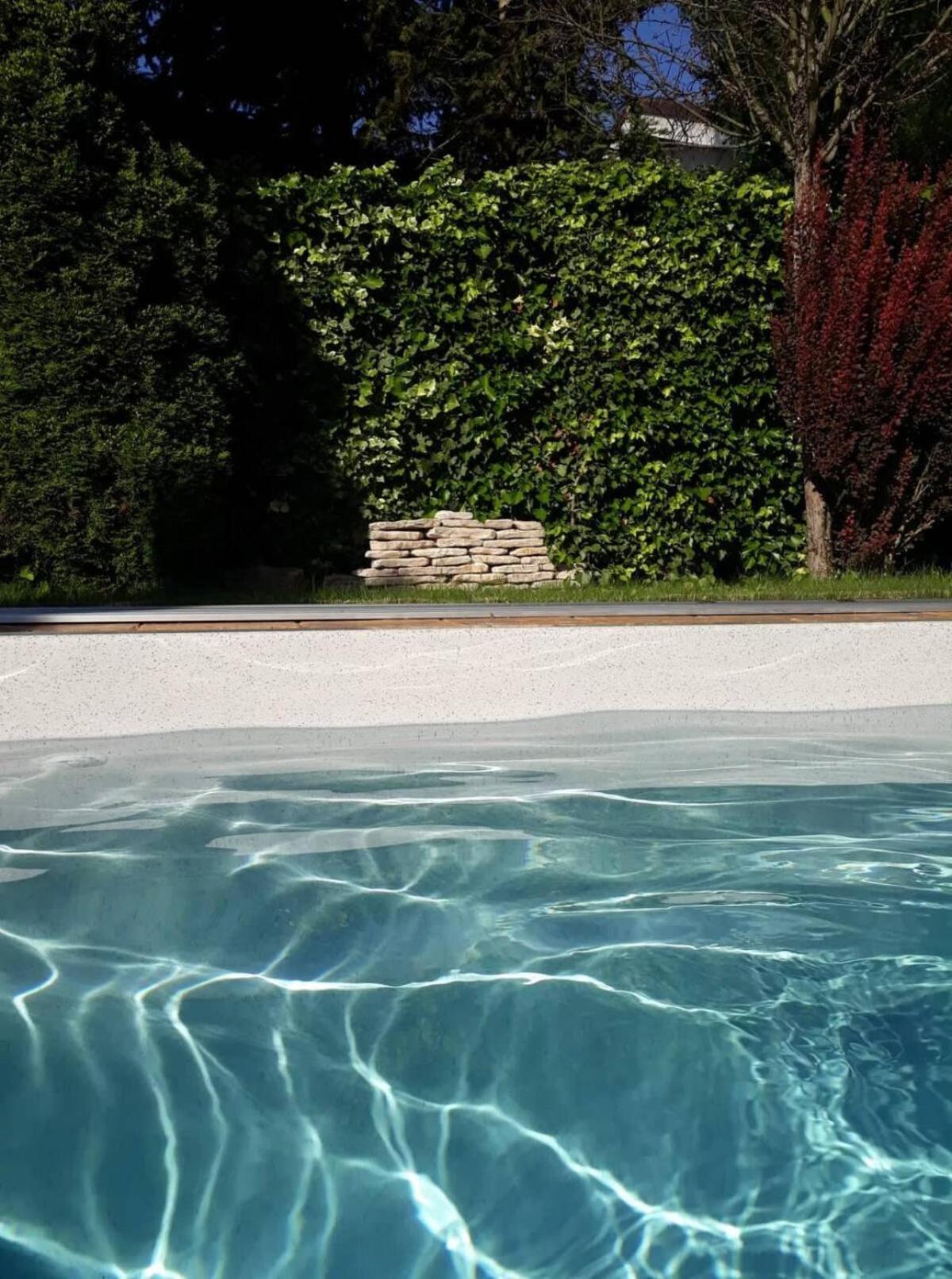 Canadian Style House With 3D Effect Pool Vinosady Exterior photo